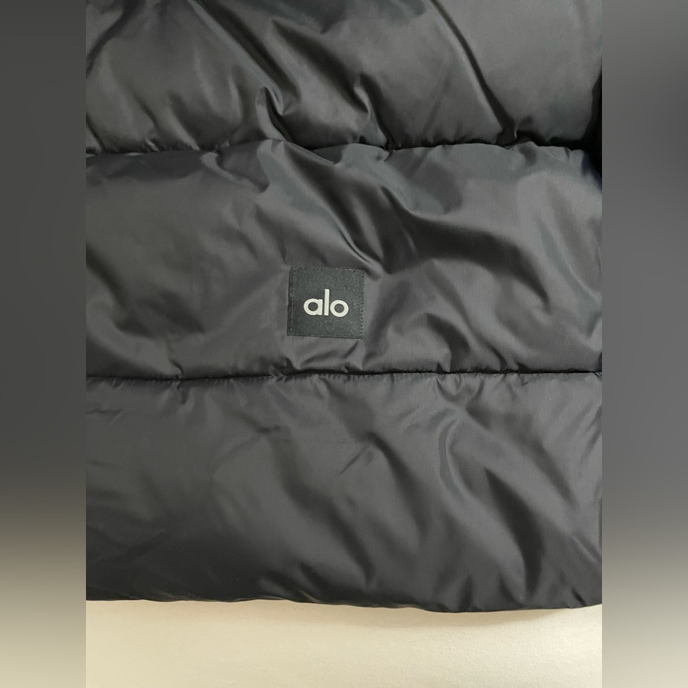 ALO Yoga NWT Gold Rush Puffer Jacket Full Zip, zipper pocket, very warm Black L - Picture 7 of 14